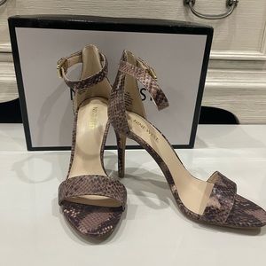 *NEW* Nine West Mana ankle trap sandals. Size 7